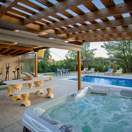 Sun's Reach Villa