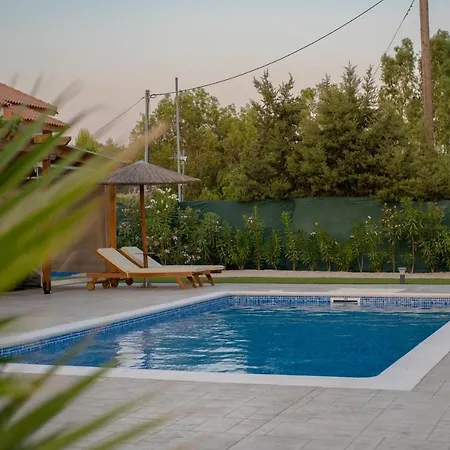 Sun's Reach Vila Tsairi