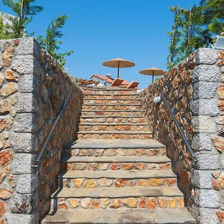 Sun's Reach Villa *