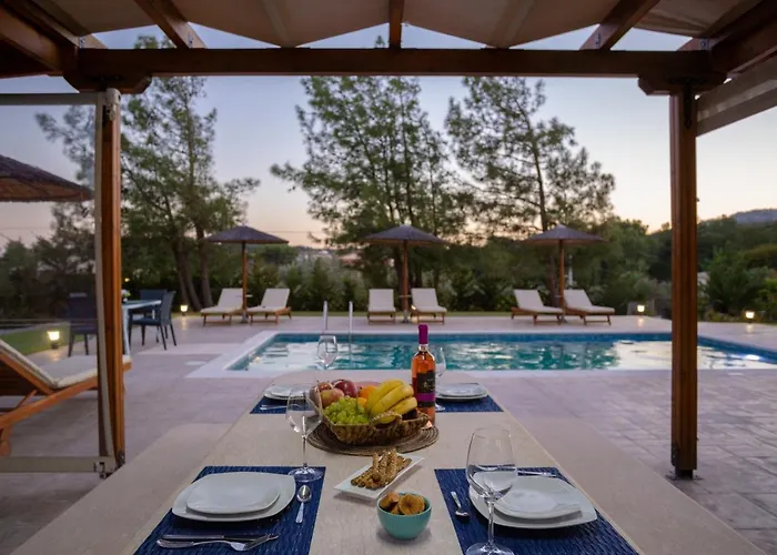 Sun's Reach Villa Tsairi